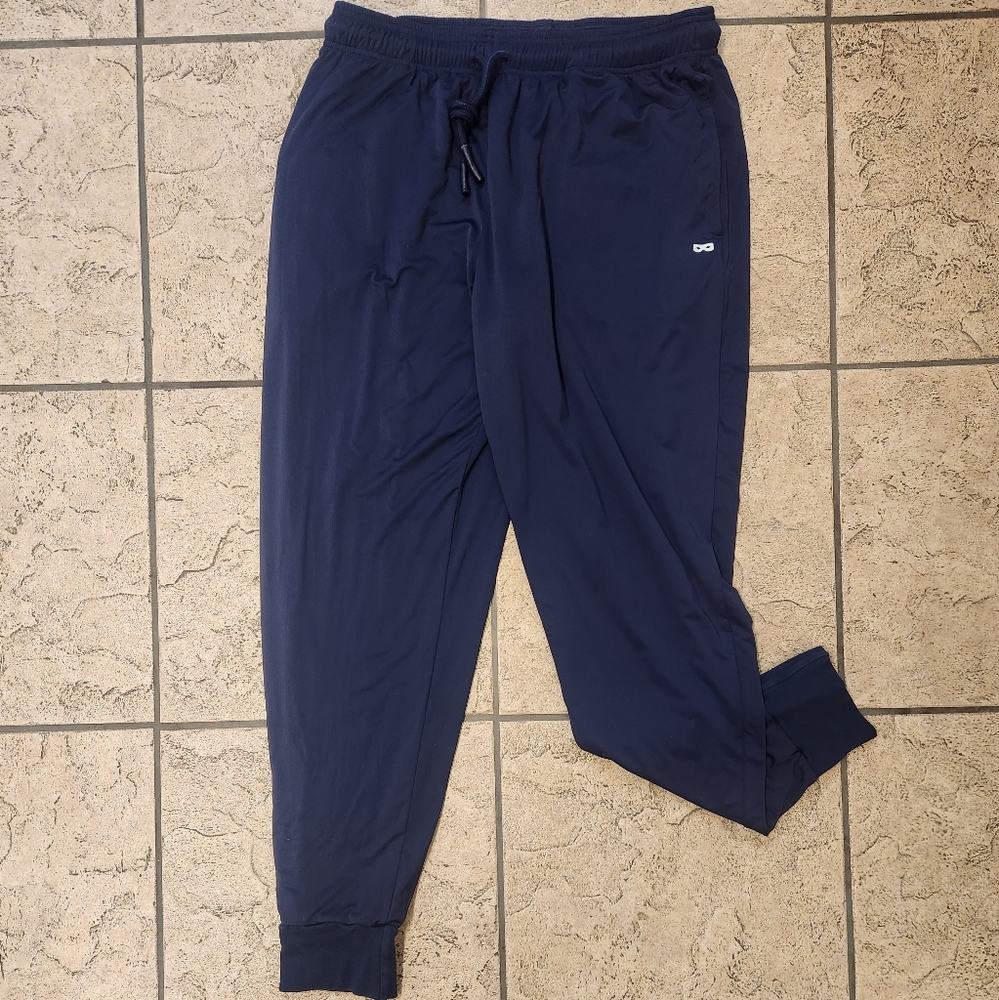 Pair of thieves double lined elastic cuffed lounge pants. Men's size L